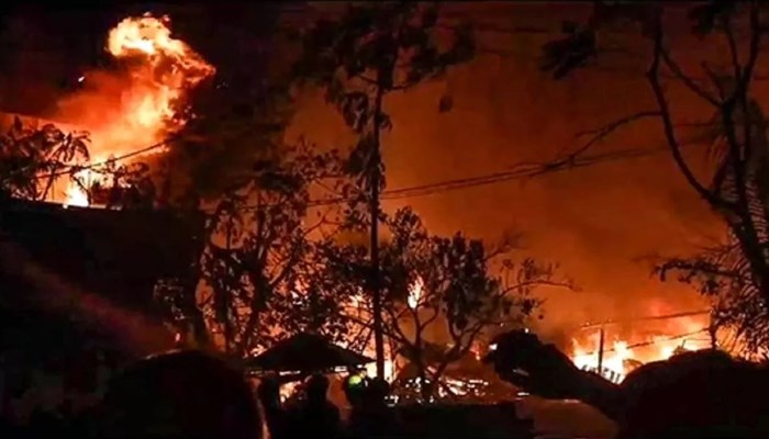 मणिपुर हिंसा: मणिपुर में नहीं थम रही हिंसा, इंफाल में बेकाबू भीड़ ने दो घरों को किया आग के हवाले 