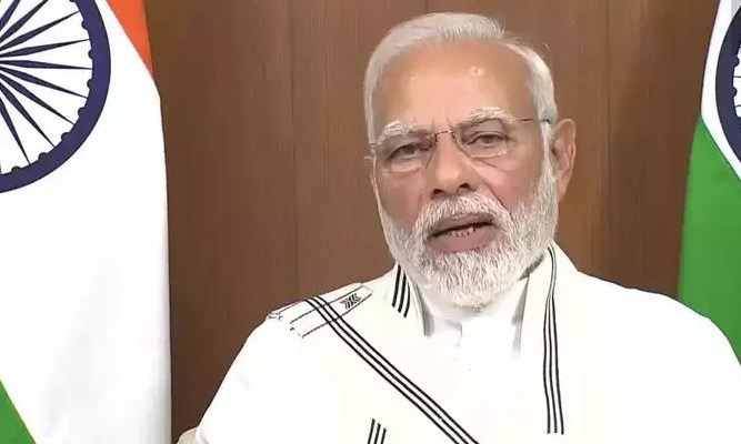 पुत्रधर्म के बाद 'राजधर्म' निभाने में जुट गए मोदी, छिपाते रहे दर्द मगर चेहरे पर उभर ही गया