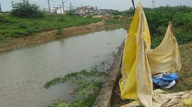 लखनऊ: पानी भरे गड्ढे में डूबने से चार साल के मासूम की मौत, रेलवे लाइन के किनारे हुआ हादसा