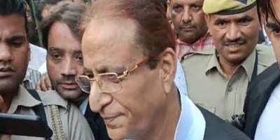 Azam Khan ने जताई एनकाउंटर होने की आशंका, सीतापुर जेल में विशेष सुरक्षा बैरिक में शिफ्ट करने के बाद बयान आया सामने 