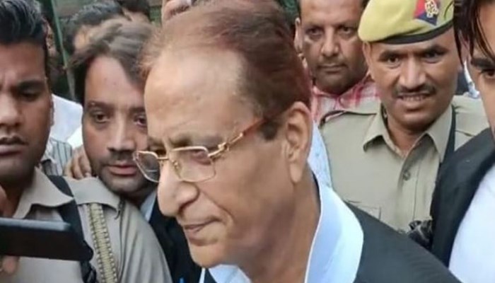 Azam Khan ने जताई एनकाउंटर होने की आशंका, सीतापुर जेल में विशेष सुरक्षा बैरिक में शिफ्ट करने के बाद बयान आया सामने 