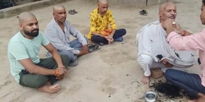 यूपी: एक ऐसा भी गांव, बंदर की मृत्यु पर लोगाें ने कराए मुंडन, अब तेरहवीं करने की तैयारी