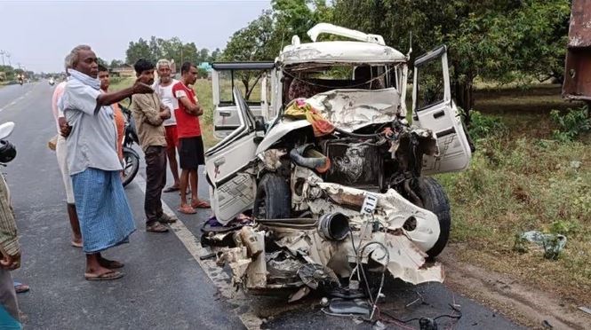 सिद्धार्थनगर में हाईवे पर बोलेरो ने ट्रेलर में मारी टक्कर, सात बरातियों की मौत, चार जख्मी; पीएम-सीएम ने जताया शोक