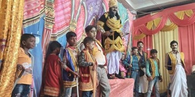 अयोध्या: रामलीला में रावण का किरदार निभा रहे कलाकार की मंच पर ही मौत, मचा हड़कंप