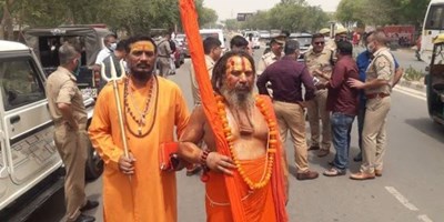 एक बार फिर आगरा पहुंचे महंत परमहंस दास, ताजमहल में पूजा करने का एलान; पुलिस ने रास्ते में रोका