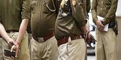 यूपी पुलिस की महिला कांस्टेबल ने इंस्पेक्टर पर लगाया रेप का आरोप, केस दर्ज; ये है पूरा मामला