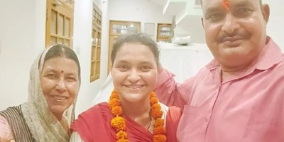 दारोगा बनी बेटी को सैल्यूट करना चाहते हैं हेड कांस्टेबल पिता, आइएएस-आइपीएस बनने का है आकांक्षा का सपना