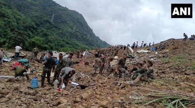 Manipur Landslide: 14 की हो चुकी है मौत, मलबे के ढेर में अब तक फंसे हैं अनेक लोग; राहत व बचाव कार्य जारी