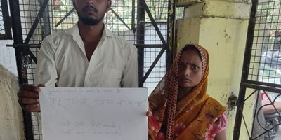 बाराबंकी में हिंदू परिवार ने पलायन के लिए लगाए पोस्टर, मुस्लिमों पर परेशान करने का आरोप