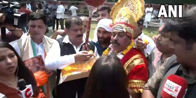 कांग्रेस दफ्तर में 'बजरंग बली', दिल्ली से कर्नाटक तक यूं जश्न मना रहे कार्यकर्ता; Video