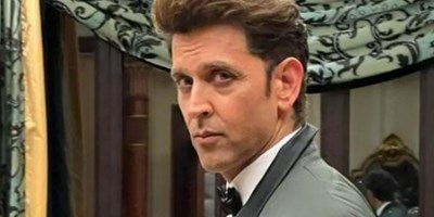 Hrithik Roshan ने सांता क्लॉज बन असम एयरबेस में मौजूद रक्षा अधिकारियों को दिए गिफ्ट