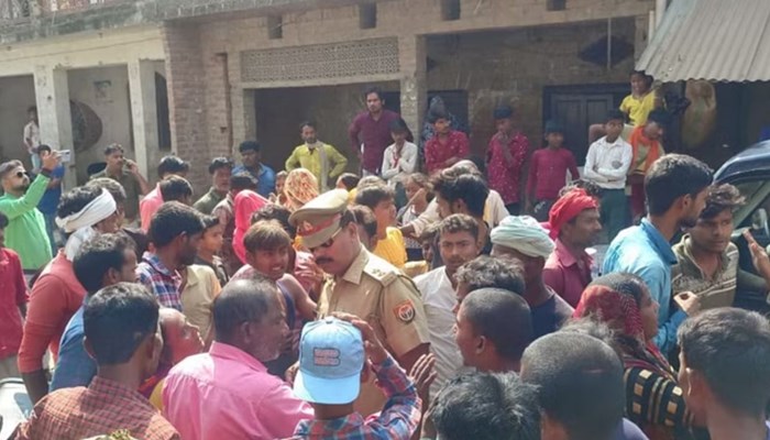 बाराबंकी:युवकों की गिरफ्तारी से भड़के ग्रामीण, पुलिस से संघर्ष, 15 को हिरासत में लिया गया