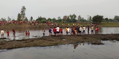 बाराबंकी में बड़ा हादसा: श्रद्धालुओं से भरी नाव पलटी, 30 लोग डूबे; 3 की मौत