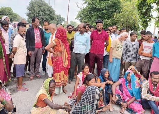 uttar pradesh-amethi-news-villagers-jammed-the-dead-body-on-the-road-accusing-the-police-of-not-registering-a-murder-case