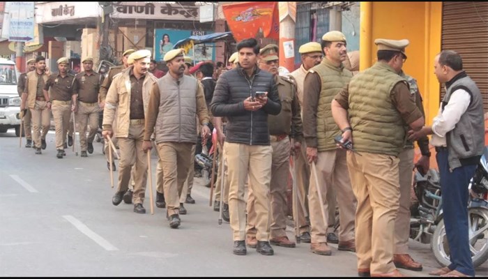 गोरखपुर: ज्ञानवापी को लेकर गोरखपुर में भी अलर्ट, पुलिस ने किया फ्लैग मार्च; इंटेलिजेंस टीम भी बनाई है नजर