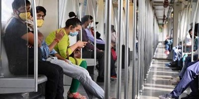 जाम छलकाने वालों के लिए खुशखबरी, Delhi Metro में ले जा सकेंगे शराब की दो सीलबंद बोतलें