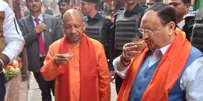 जेपी नड्डा और सीएम योगी ने बाबा विश्वनाथ के दर्शन कर ल‍िया चाय का आनंद, 2024 के ल‍िए पूर्वांचल पर फोकस