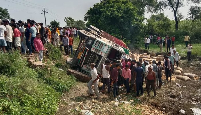 मैनपुरी में दर्दनाक सड़क हादसा, ट्रक की टक्कर से बुलेट सवार तीन युवकों की मौत; चालक फरार