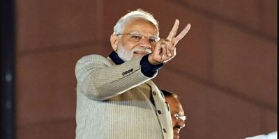 वाराणसी में पूर्व जनप्रतिनिधियों से मिले पीएम नरेंद्र मोदी, लिया फीडबैक