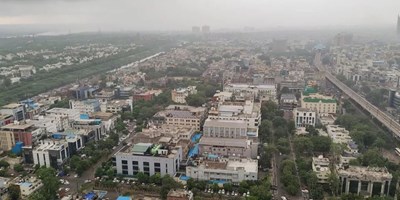 दिल्ली-एनसीआर में फिर बदला मौसम, झमाझम बारिश से गिरा तापमान; लोगों को उमस से मिली राहत