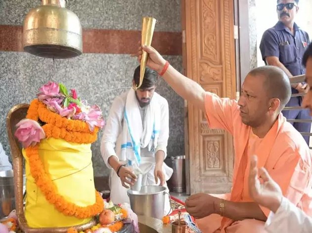 uttar pradesh, gorakhpur news, yogi-adityanath-sawan-rudrabhishek-puja-in-mansarovar-temple,