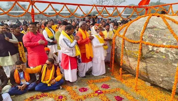 रामनगरी पहुंची द‍िव्‍य शालिग्राम की श‍िलाओं का भव्‍य पूजन, भक्‍त बोले- लग रहा मां सीता-श्रीराम के हुए दर्शन