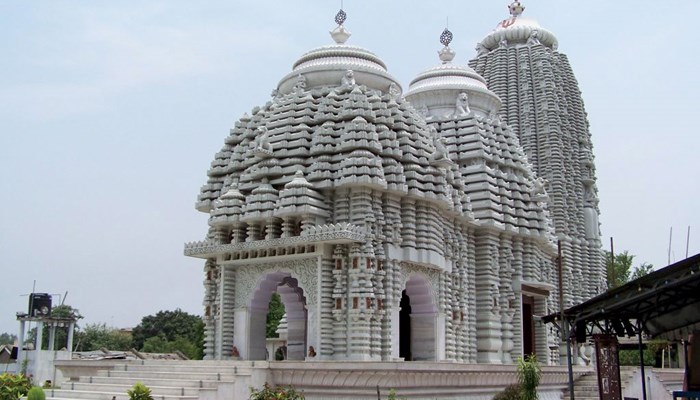 चैत्र नवरात्र पर भी कोरोना का साया, घरों में पूजा और मंदिरों में कम हुई भीड़