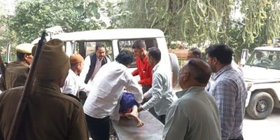 रामपुर: एसडीएम साहब मेरे दो छोटे-छोटे बच्चे हैं, मेरे बाद उनका ख्याल रखना... और फिर महिला ने खा लिया जहर