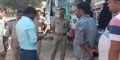 बाराबंकी में परिवहन मंत्री की कार्रवाई: सीज किए 28 ओवरलोड ट्रक, सड़क पर ओवरलोड ट्रक देखकर रुकवाया काफिला