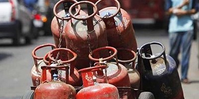 LPG Price Hike: कमर्शियल कुकिंग गैस की कीमत में आज से 250 रुपये की बढ़ोतरी, जानें क्या है कीमत