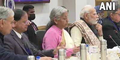 नीति आयोग में अर्थशास्त्रियों के साथ पीएम मोदी ने की बैठक, केंद्रीय बजट से पहले लिए सुझाव