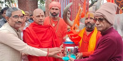 अयोध्या: राजस्थान की गायों के देसी घी से होगी रामलला की पहली आरती, 1200 किलोमीटर दूर से लाया गया 650 किलो घी 