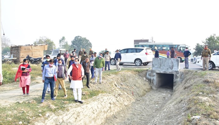 काफी संघर्ष के बाद सरयू नहर से किसानों को मिल रहा पानी