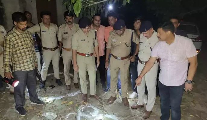 नोएडा: हिस्ट्रीशीटर का मर्डर करने वाले बदमाशों की पुलिस से मुठभेड़, पैर में गोली लगने के बाद चढ़ गए हत्थे