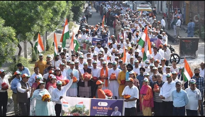 जम्मू में निकली अमृत कलश यात्रा, दिल्ली के अमृत वाटिका पहुंचेगी प्रदेश की मिट्टी