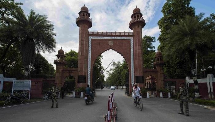 AMU में बवाल: ABVP के छात्रों ने कुलपति के ऑफिस की बिजली काटी, घंटों गर्मी-उमस में बहाते रहे पसीना