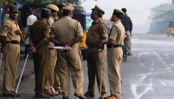 पुलिस ने खंगाला अतीक-अशरफ के हत्यारोपितों का बैंक खाता, गांव पहुंच स्कूल से ली जानकारी