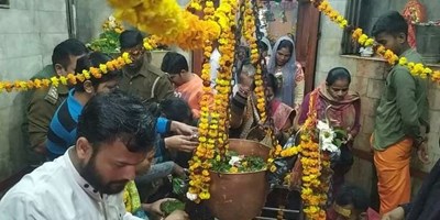 बाराबंकी: महादेवा में जलाभिषेक के लिए उमड़ा भक्तों का सैलाब, देर रात तक चार लाख भक्तों के आने की संभावना