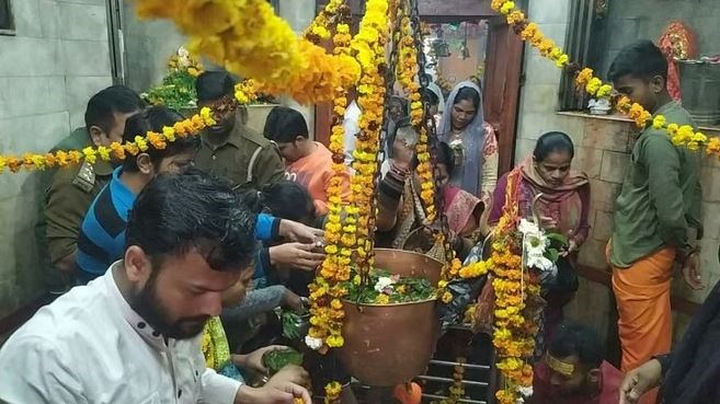 बाराबंकी: महादेवा में जलाभिषेक के लिए उमड़ा भक्तों का सैलाब, देर रात तक चार लाख भक्तों के आने की संभावना