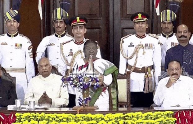 द्रौपदी मुर्मू के जय जोहार कहते ही संसद के केंद्रीय कक्ष में स्मृति इरानी का रिएक्शन तो देखिए