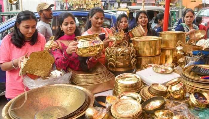 HAPPY DHANTERAS: बाजार गुलजार, व्यापार 500 करोड़ के पार; जानें क्या है शुभ मुहूर्त