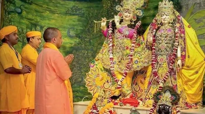 मथुरा में श्रीकृष्ण जन्मस्थान के दर्शन करने पहुंचे सीएम योगी आदित्यनाथ, जानिए क्या है आगे का कार्यक्रम