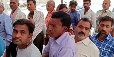 बाराबंकी में निकाय चुनाव के लिए वोटिंग जारी: नगर पालिका अध्यक्ष की कुर्सी के लिए 8 के बीच होगा घमासान, 13 नगर पंचायतों पर 113 प्रत्याशी आजमा रहे किस्मत