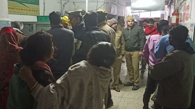 सीतापुर: बाइक पर सवार तीन लोगों को अज्ञात वाहन ने मारी टक्कर, सिर के बल गिरे, सभी की मौत