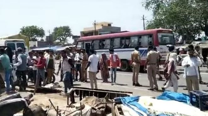 सीतापुर: अनियंत्रित रोडवेज बस ने ठेला लगाए लोगों को रौंदा, तीन की दर्दनाक मौत