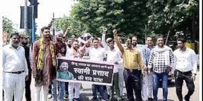 बाराबंकी: ब्राह्मण समाज पर कथित टिप्पणी को लेकर सपा नेता  स्वामी प्रसाद की निकाली गयी प्रतीकात्मक शव यात्रा