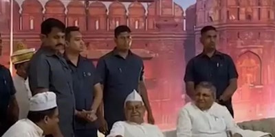 नीतीश की इफ्तार पर रार: BJP नेता ने ठुकराया न्योता, कहा- बिहार जल रहा है और CM पार्टी कर रहे हैं