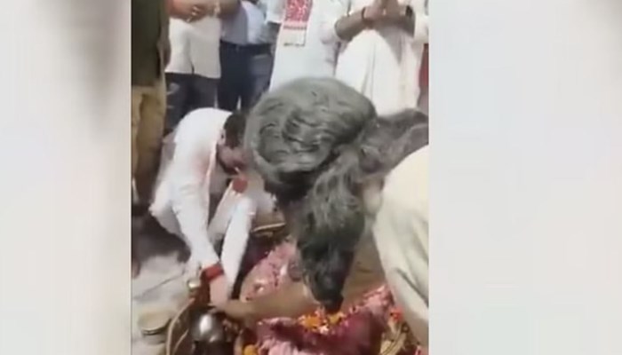 बाराबंकी: महादेवा में शिवलिंग के अरघे में मंत्री द्वारा हाथ धोने का वीडियो हुआ वायरल, पुजारी बोले यह आचमन की प्रक्रिया