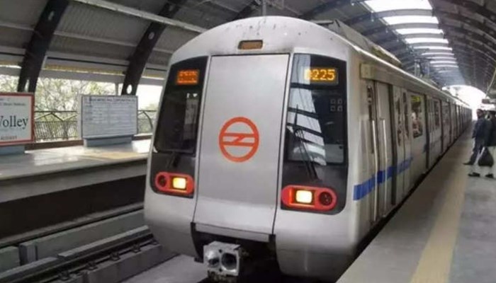 मेट्रो में अश्लील हरकत करने वालों की अब खैर नहीं... एक्शन में है DMRC, फ्लाइंग स्क्वॉड की टीमें करेंगी निगरानी