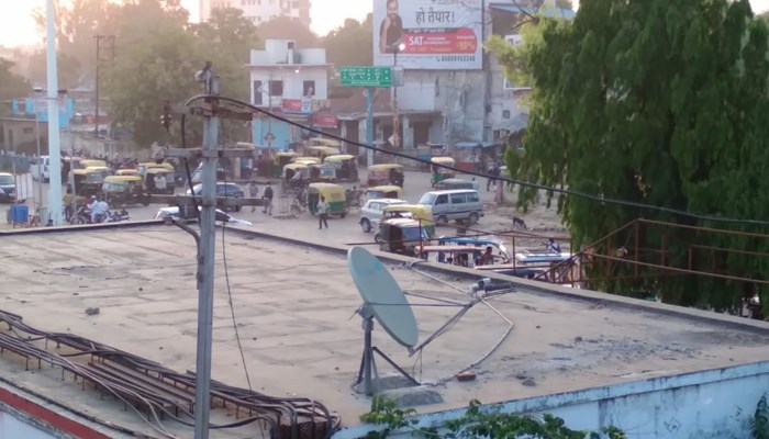 राहगीरों की समस्याओं की सुनवाई नहीं, बाराबंकी रेलवे स्टेशन पर बेखौफ स्टैंड माफियाओं का जलवा बरकरार